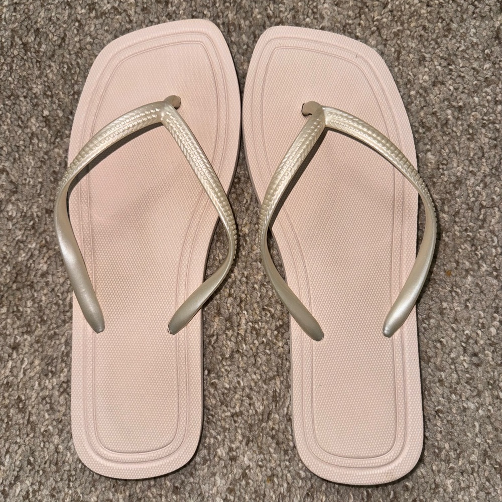 Cream/Tan Women’s Flip Flop